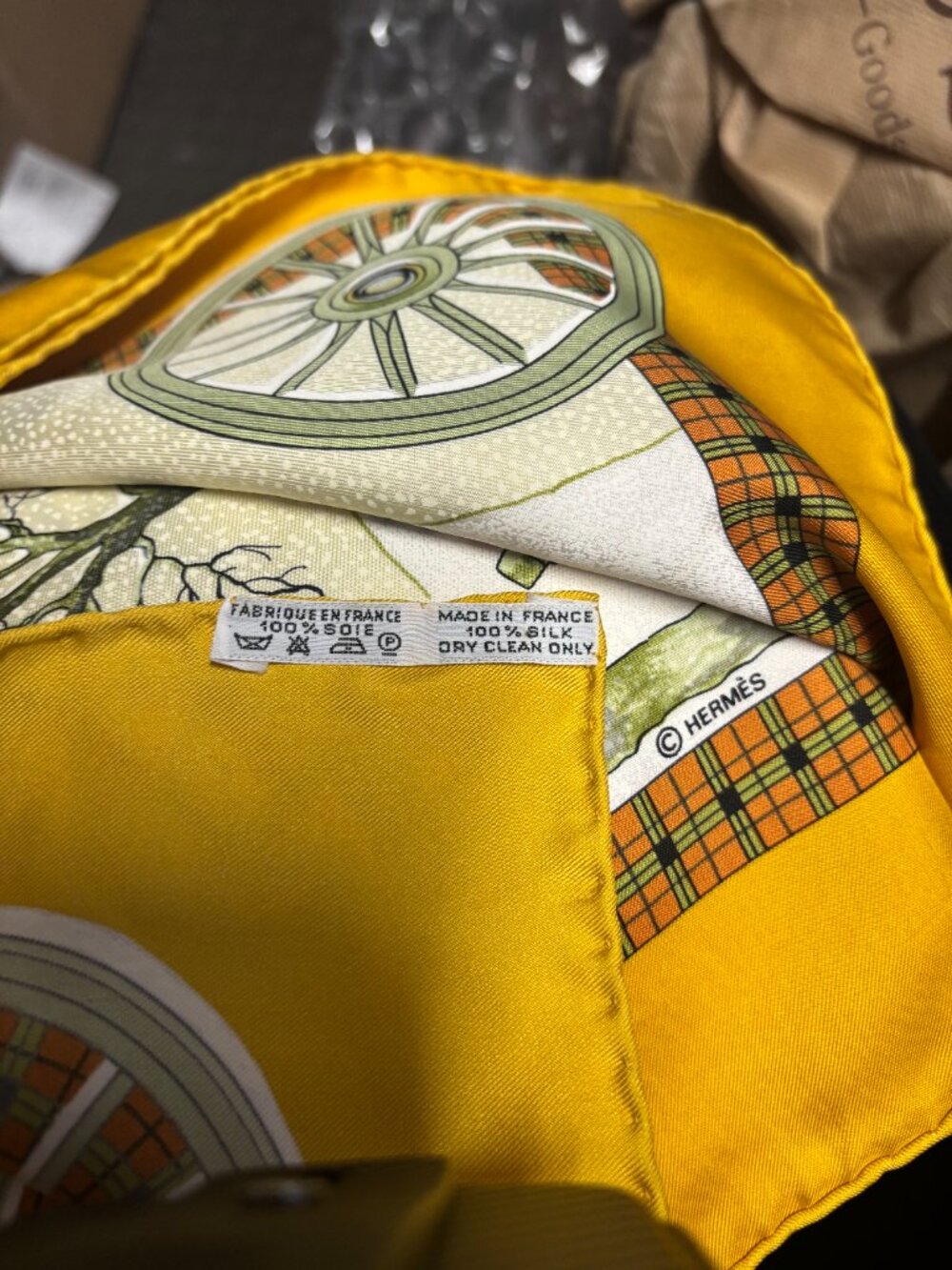Hermes scarf Carre 90 Yellows Silk100% Authentic Ledoux - Picture 4 of 5